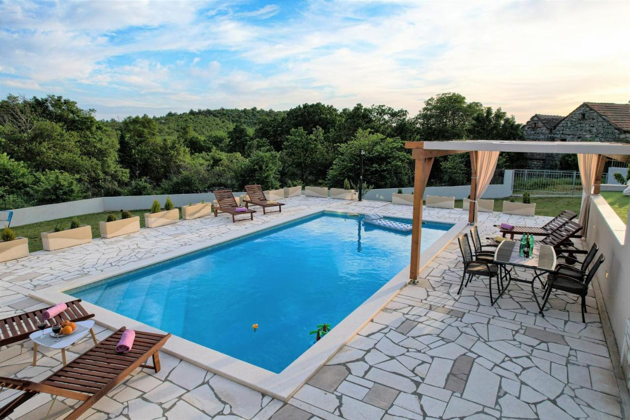 Villa Gorana For 10 With Large Private Pool Sutina Zewnętrze zdjęcie