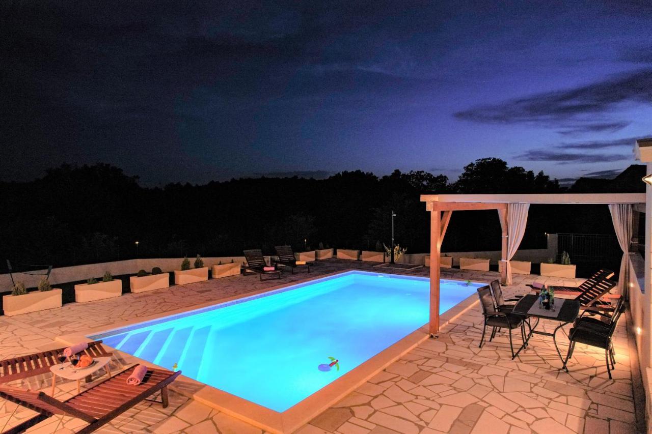 Villa Gorana For 10 With Large Private Pool Sutina Zewnętrze zdjęcie