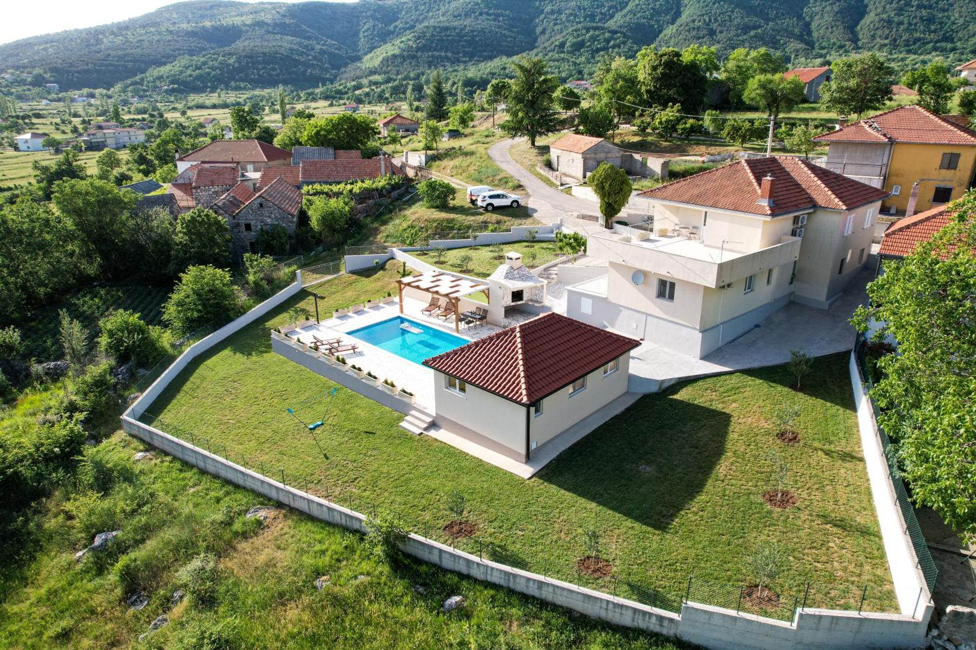 Villa Gorana For 10 With Large Private Pool Sutina Zewnętrze zdjęcie